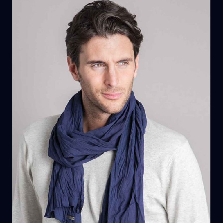 Stylish Short Scarf for Men: Perfect Layer & Fashion Statement