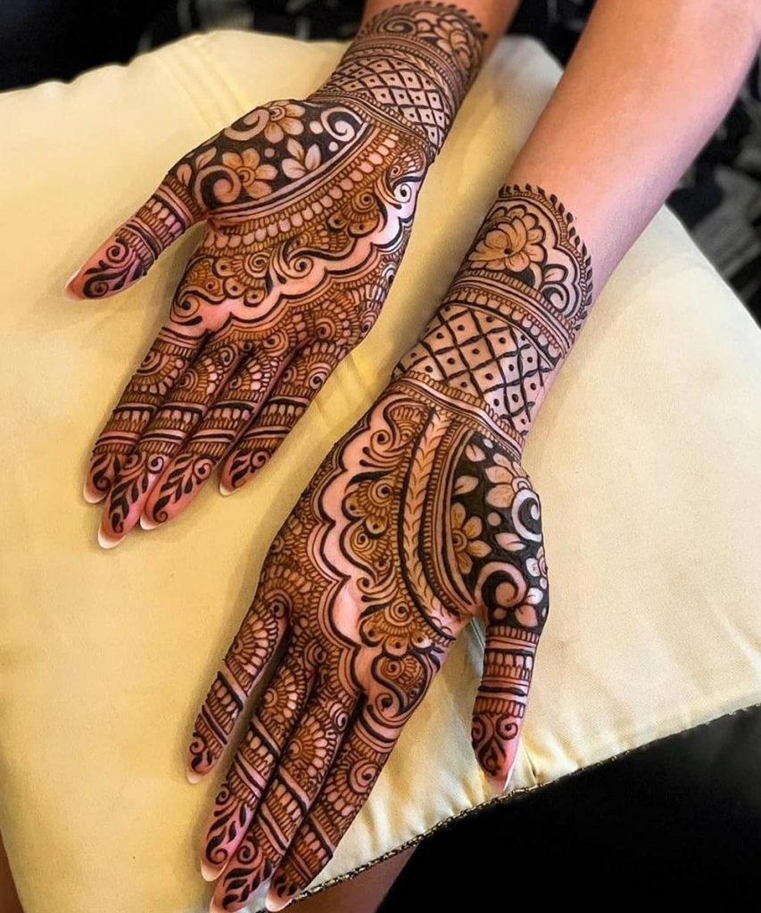 Symmetrical Simple Arabic Mehndi Design